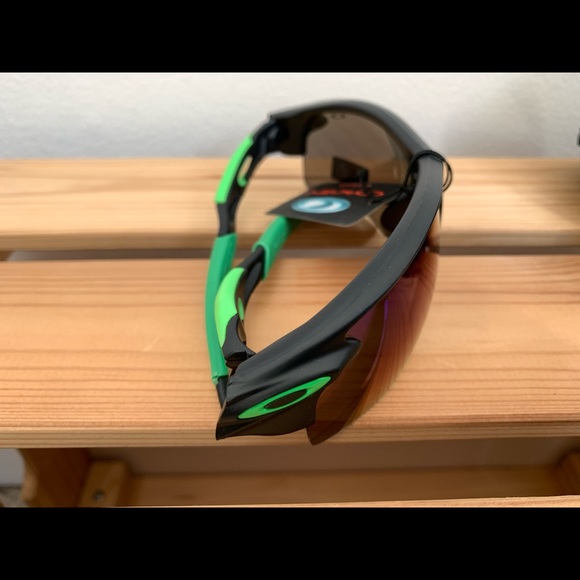 Oakley Flak Sunglasses (low bridge fit) + Case & Cleaning Cloth - Picture 2 of 4